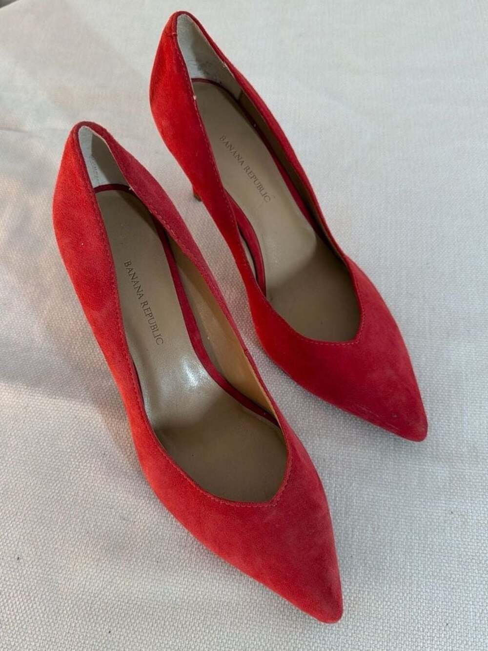 Banana Republic Madison Red Suede Pointed Toe Pumps Size 8